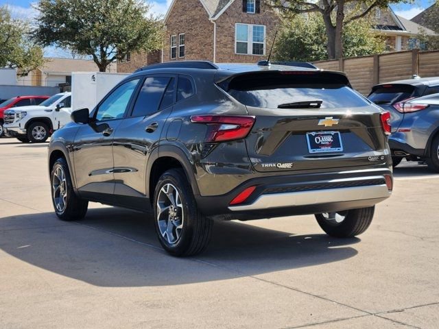 Used 2024 Chevrolet Trax LT w/ Sunroof Package video 3