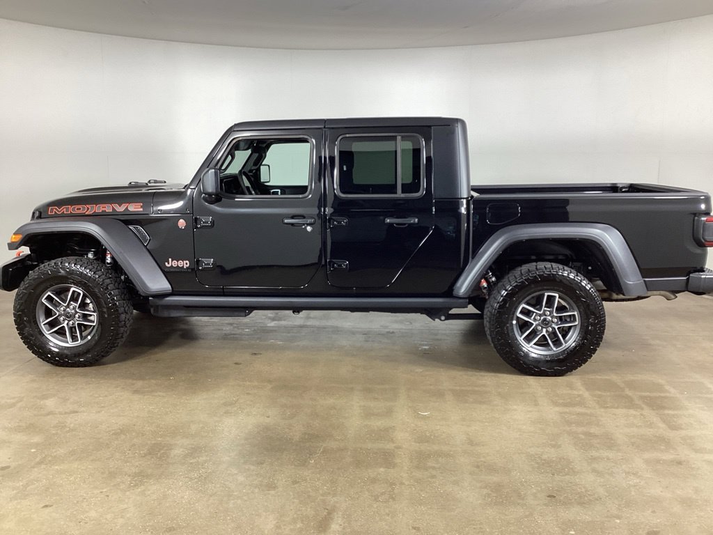 Used 2026 Jeep Gladiator Mojave AWD/4WD image 10