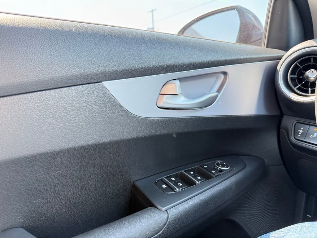 Used 2024 Kia Forte LXS w/ LXS Technology Package image 11