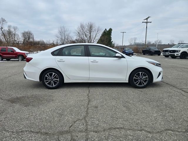Used 2023 Kia Forte LXS image 2