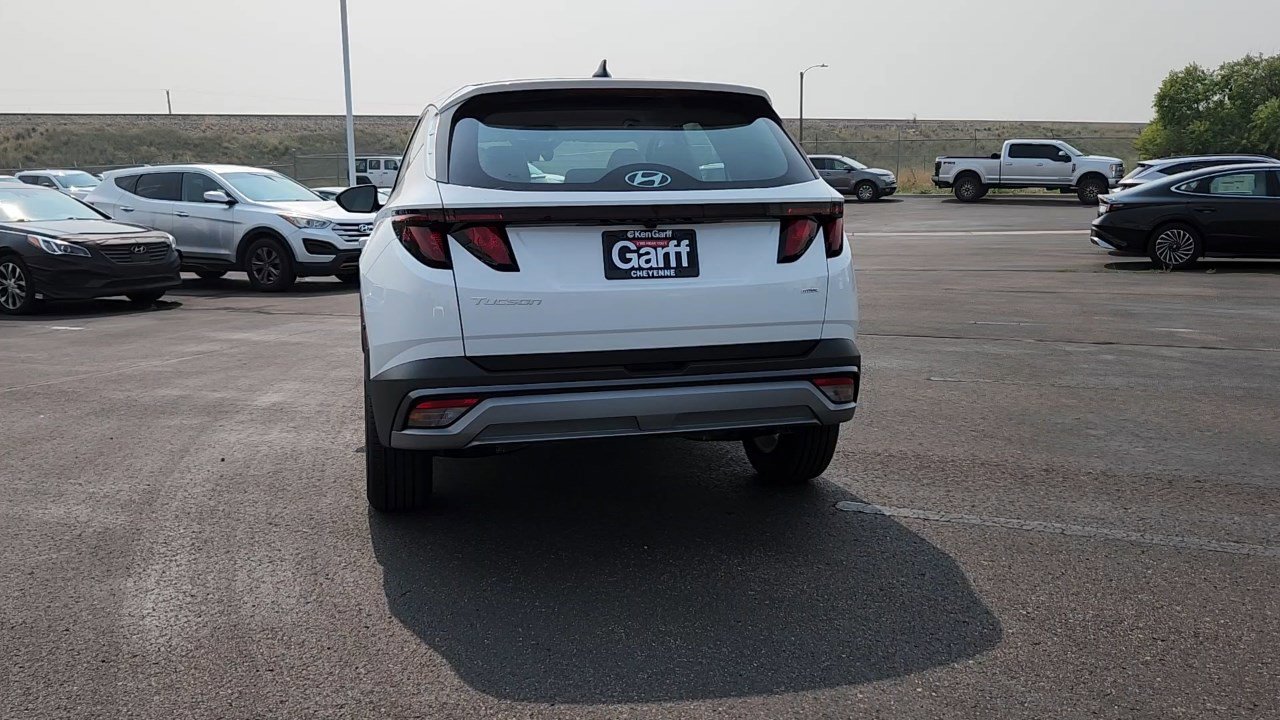 New 2025 Hyundai Tucson SE image 3