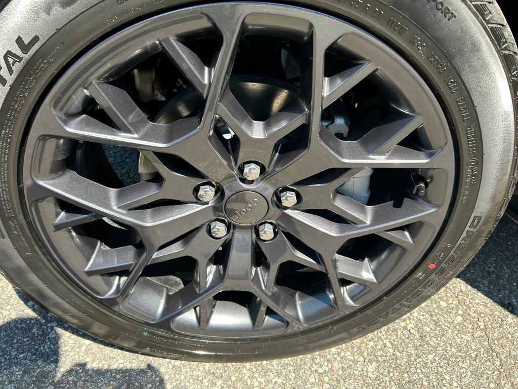 New 2025 Jeep Grand Cherokee Summit image 10