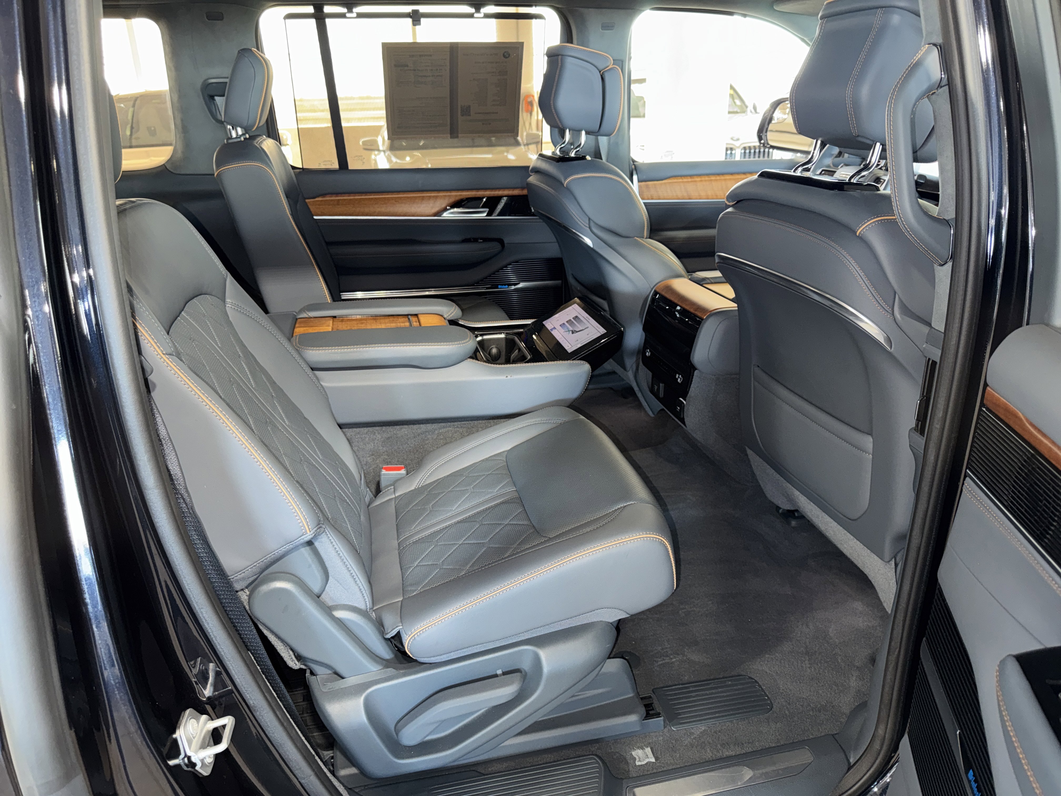 Used 2023 Jeep Grand Wagoneer Series III image 12