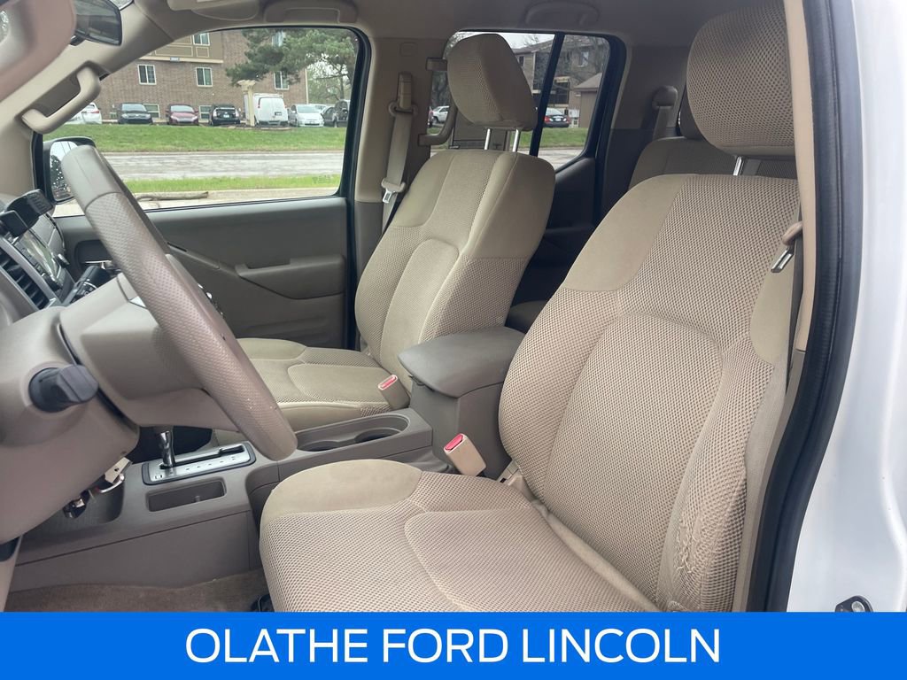 Used 2016 Nissan Frontier SV image 15