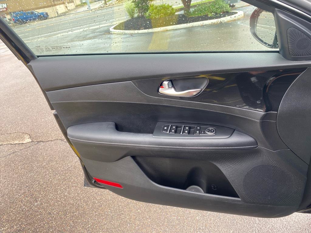 Certified 2022 Kia Forte GT-Line FWD image 21