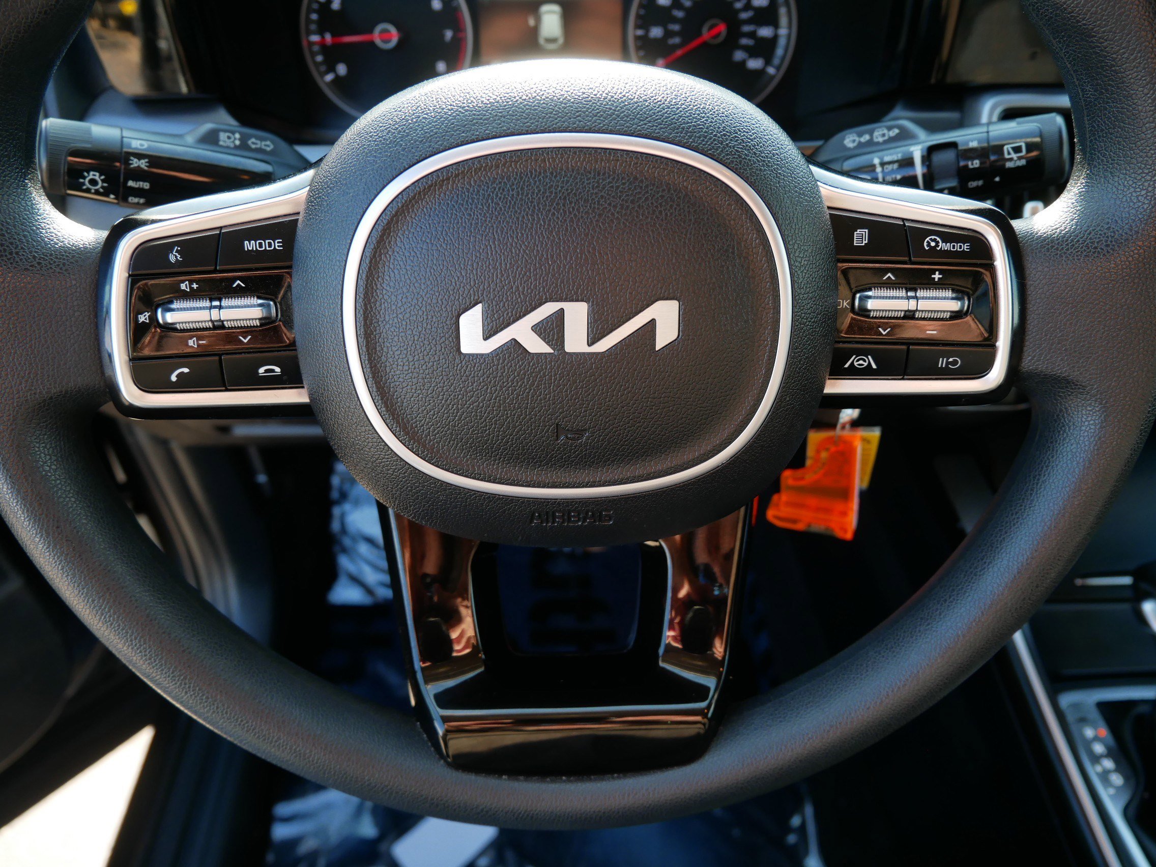 Used 2022 Kia Sorento LX image 25