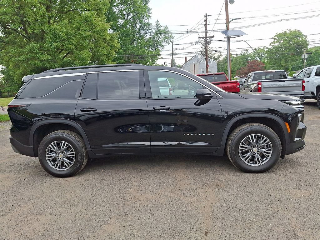Used 2026 Chevrolet Traverse LT w/ Driver Confidence Package AWD/4WD image 9