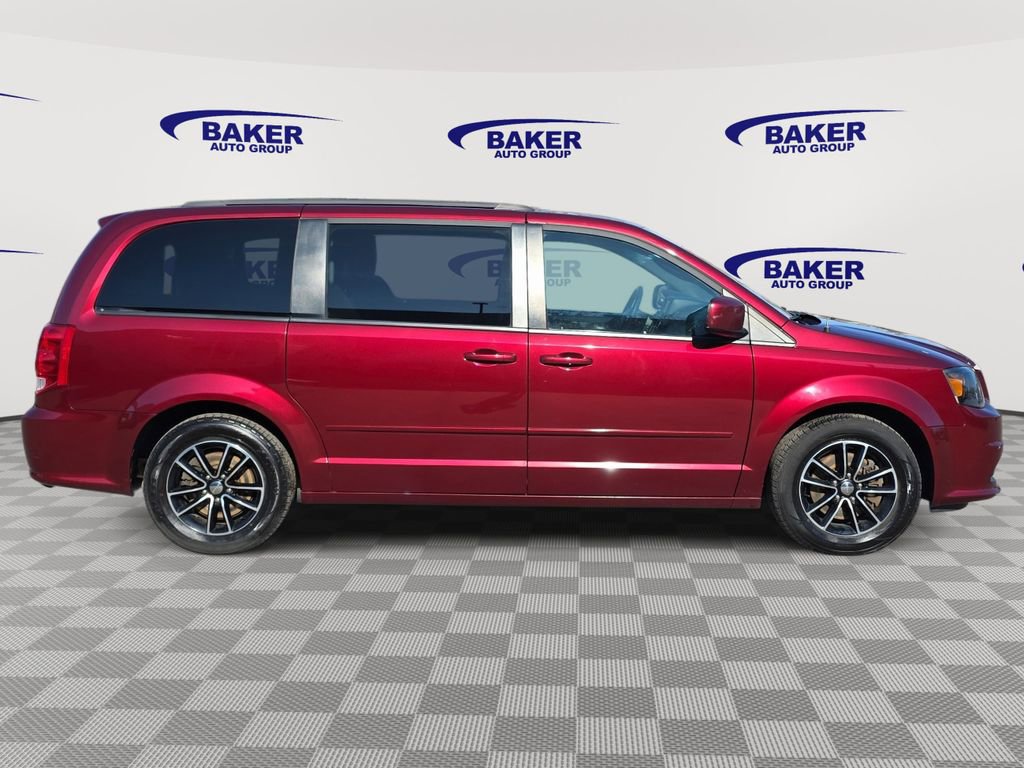 Used 2017 Dodge Grand Caravan GT image 4