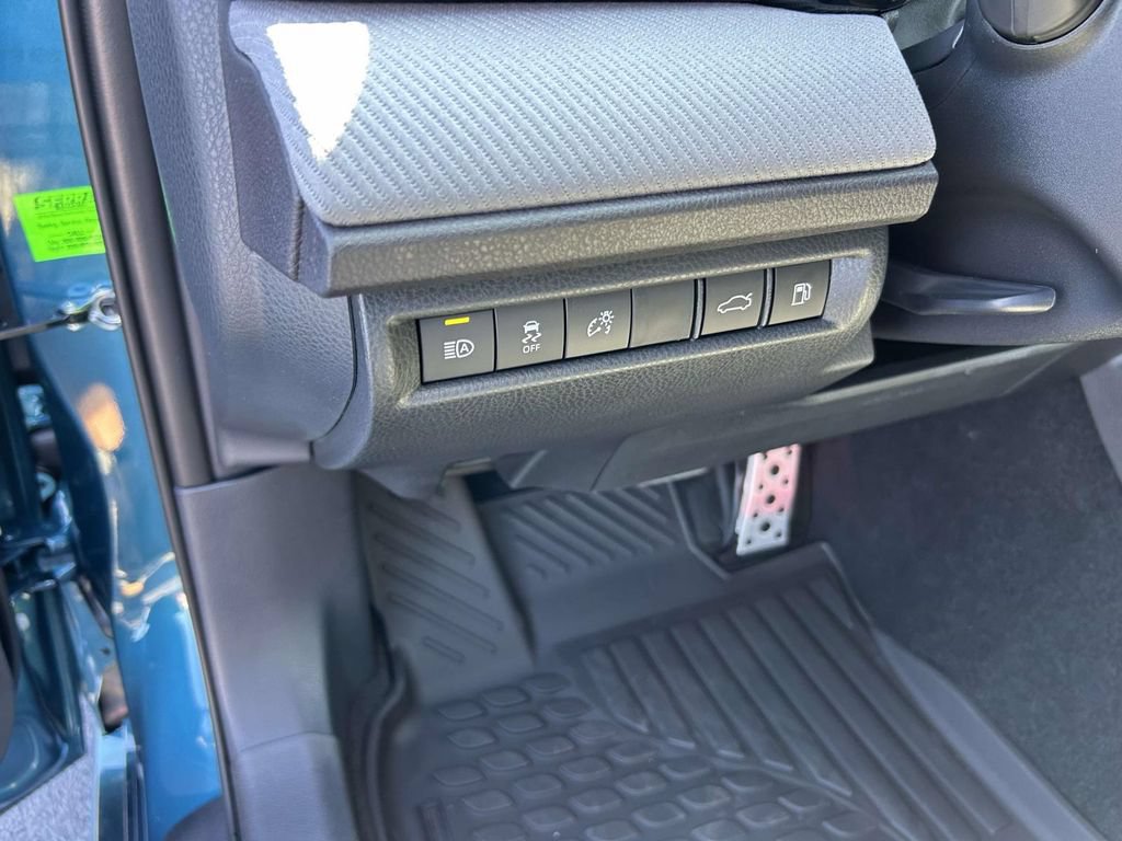 New 2026 Toyota Camry Hybrid FWD image 17