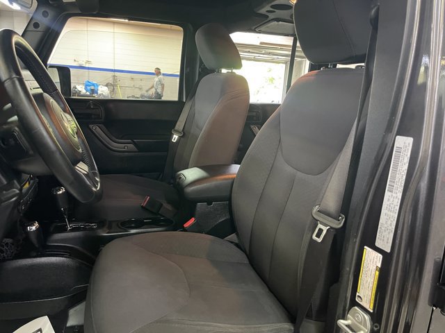 Used 2018 Jeep Wrangler Unlimited Sport w/ Connectivity Group AWD/4WD image 13