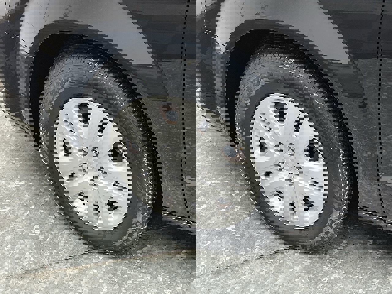 Used 2018 Dodge Grand Caravan SE image 23