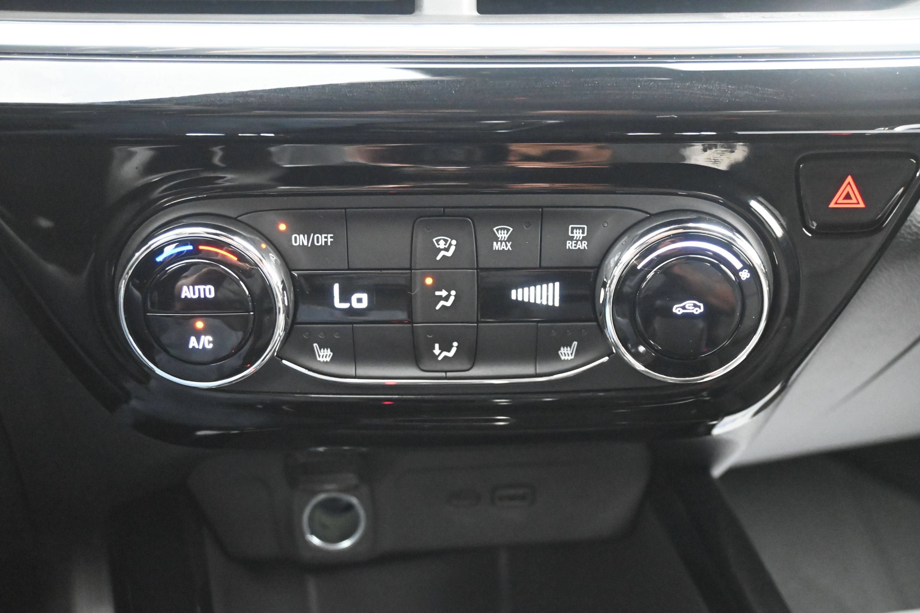 Used 2024 Chevrolet Trax RS w/ Driver Confidence Package FWD image 16