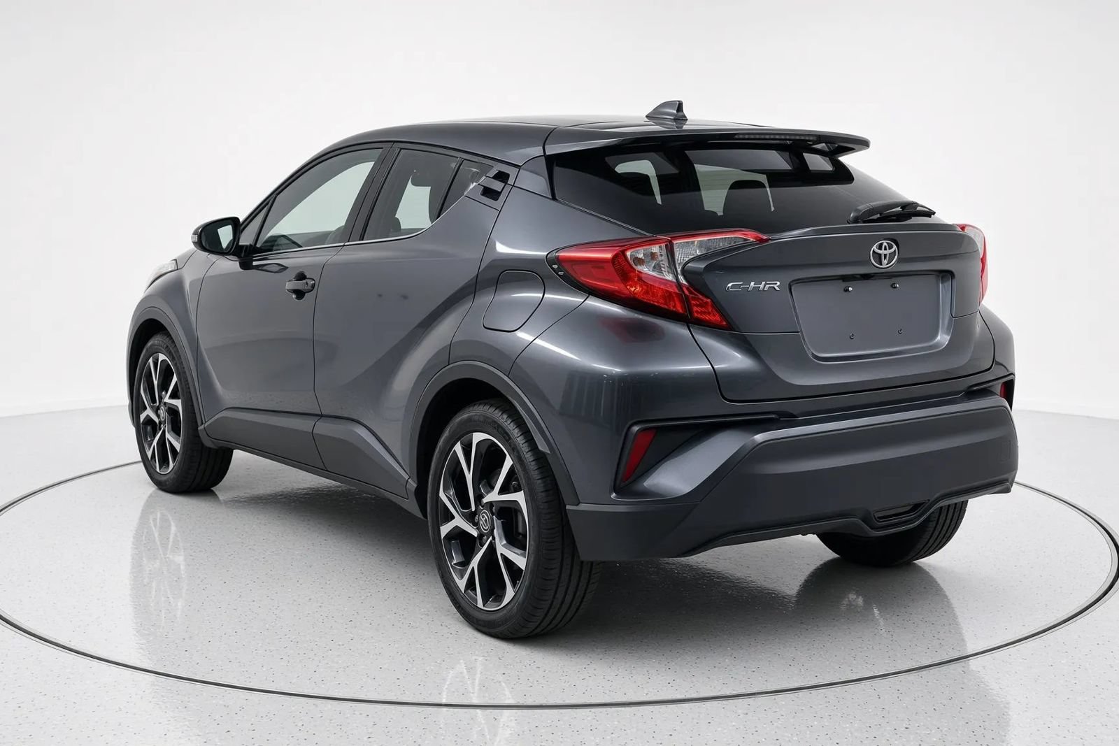 Used 2021 Toyota C-HR XLE FWD image 3