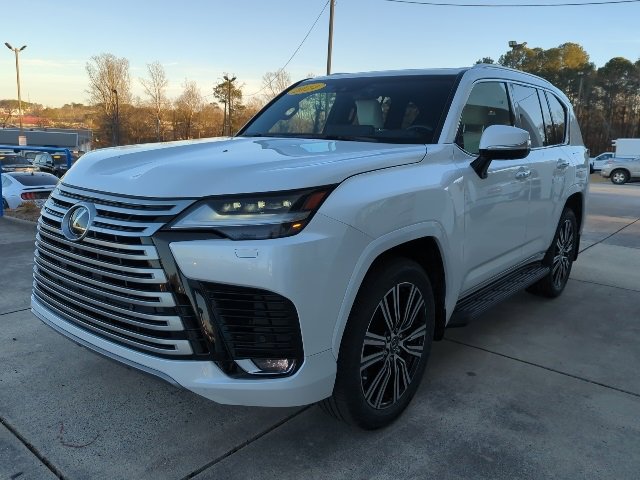 Used 2024 Lexus LX 600 4WD w/ Luxury Package image 3