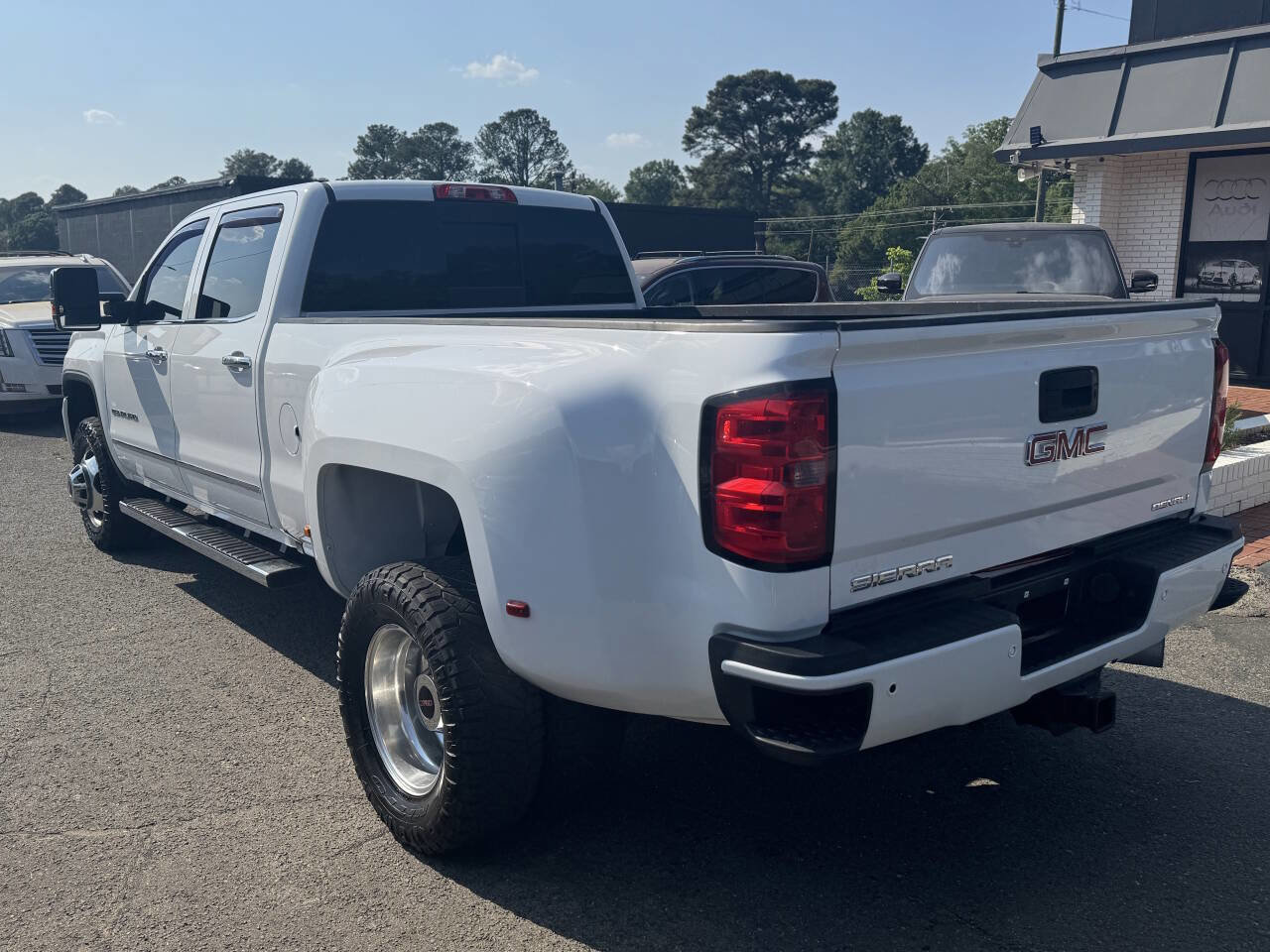 Used 2017 GMC Sierra 3500 Denali w/ Duramax Plus Package RWD image 8