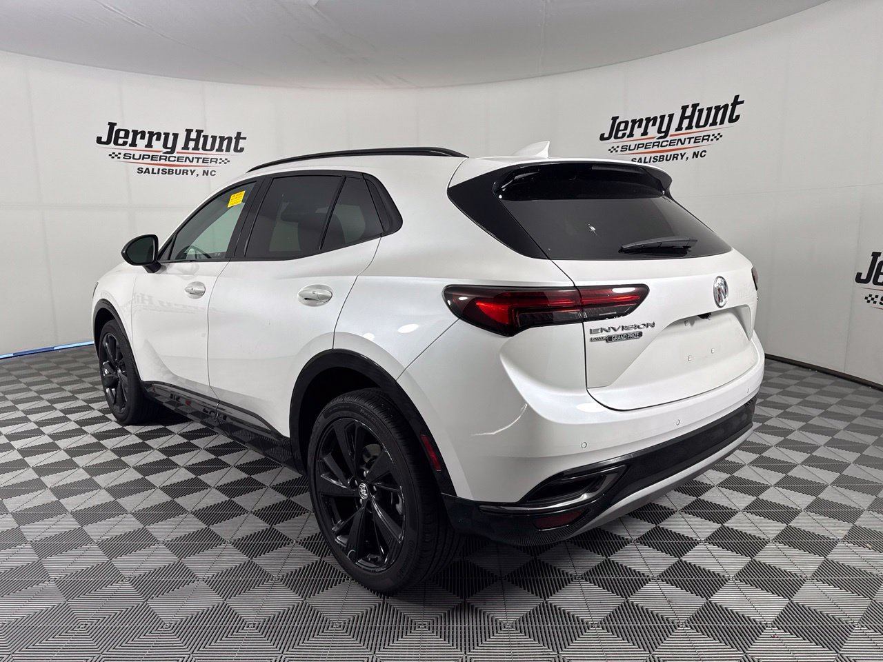 Used 2023 Buick Envision Essence w/ Sport Touring Package AWD/4WD image 9