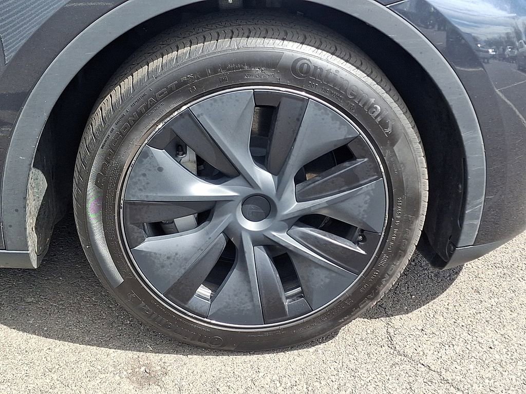 Used 2024 Tesla Model Y Long Range image 11