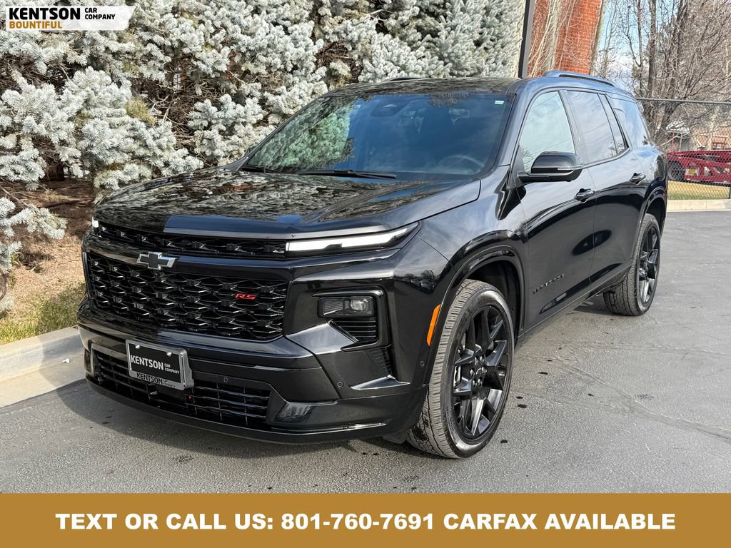Used 2024 Chevrolet Traverse RS image 2