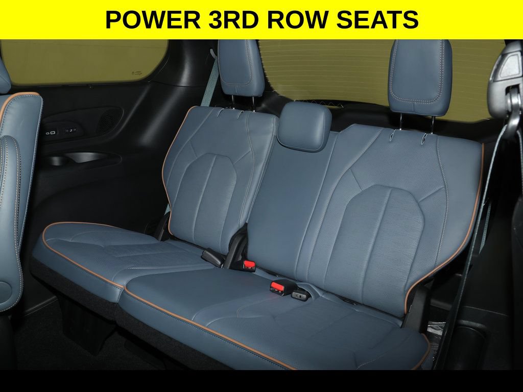New 2027 Chrysler Pacifica Pinnacle w/ Theater Group AWD/4WD image 12