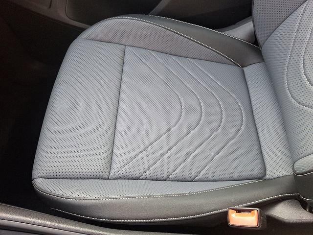 Certified 2025 Volkswagen Tiguan SE w/ Panoramic Sunroof Package AWD/4WD image 26