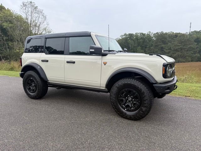 New 2025 Ford Bronco Badlands image 2