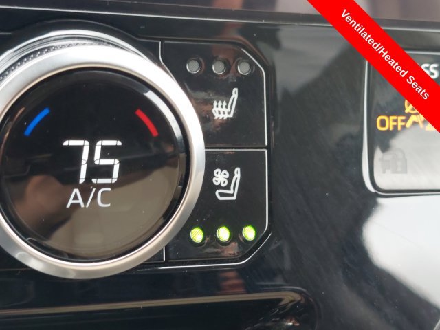Used 2023 Toyota Highlander Limited FWD image 14