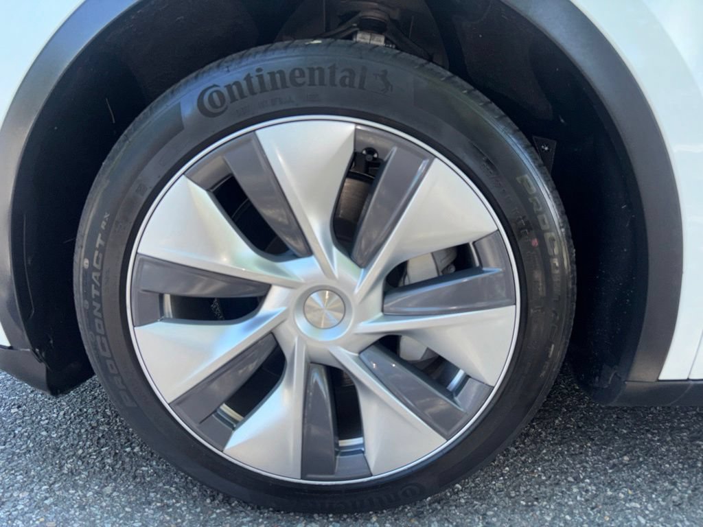 Used 2023 Tesla Model Y Long Range AWD/4WD image 32