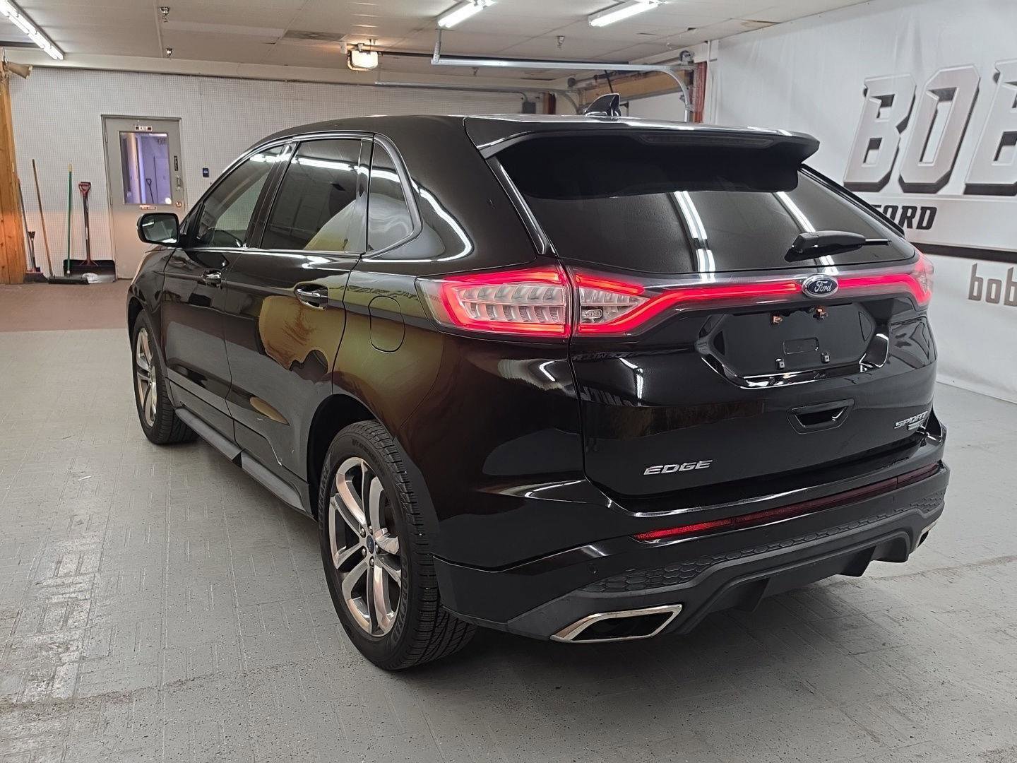 Used 2018 Ford Edge Sport w/ Technology Package AWD/4WD image 4