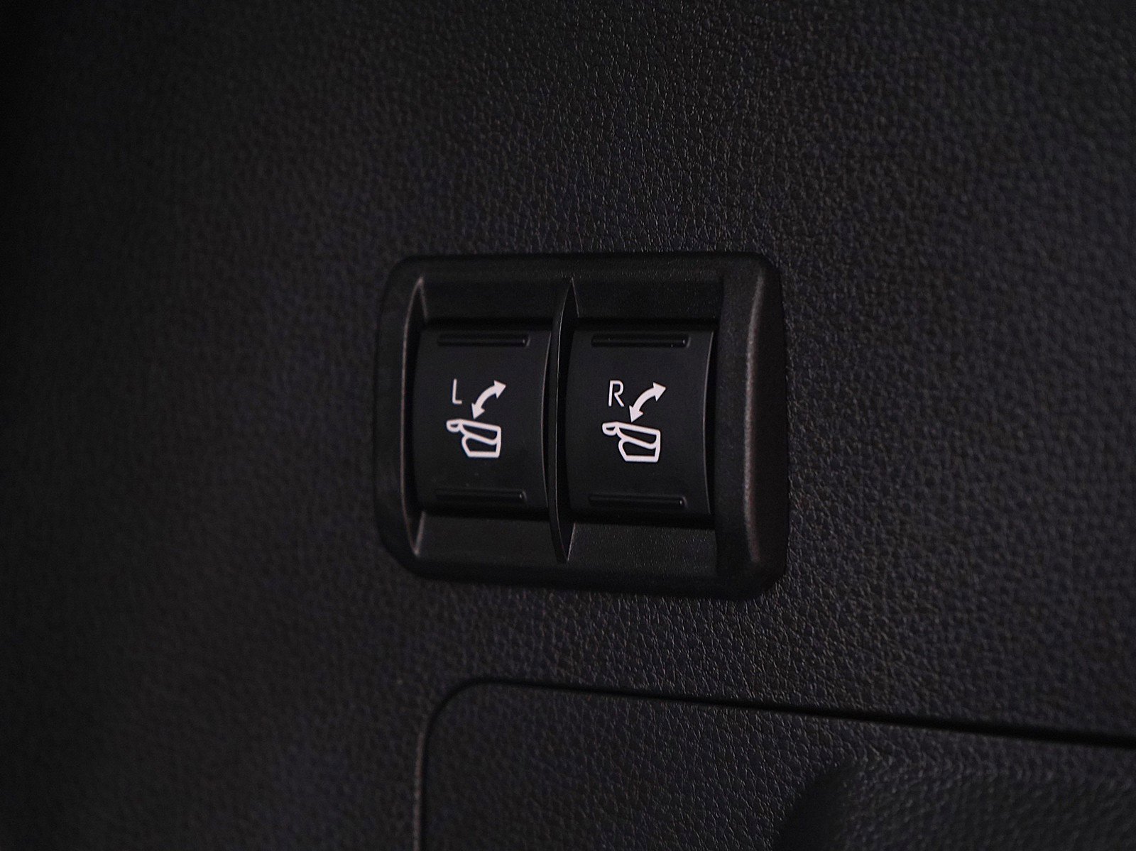 Used 2025 Toyota Sequoia Capstone image 22