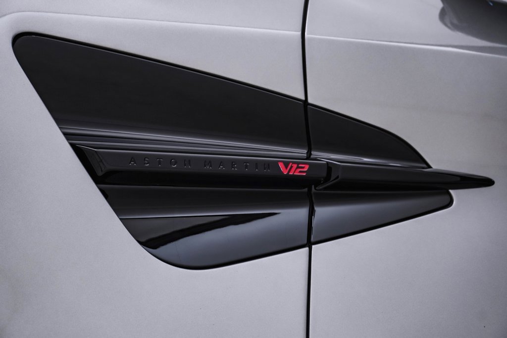New 2025 Aston Martin Vanquish image 17