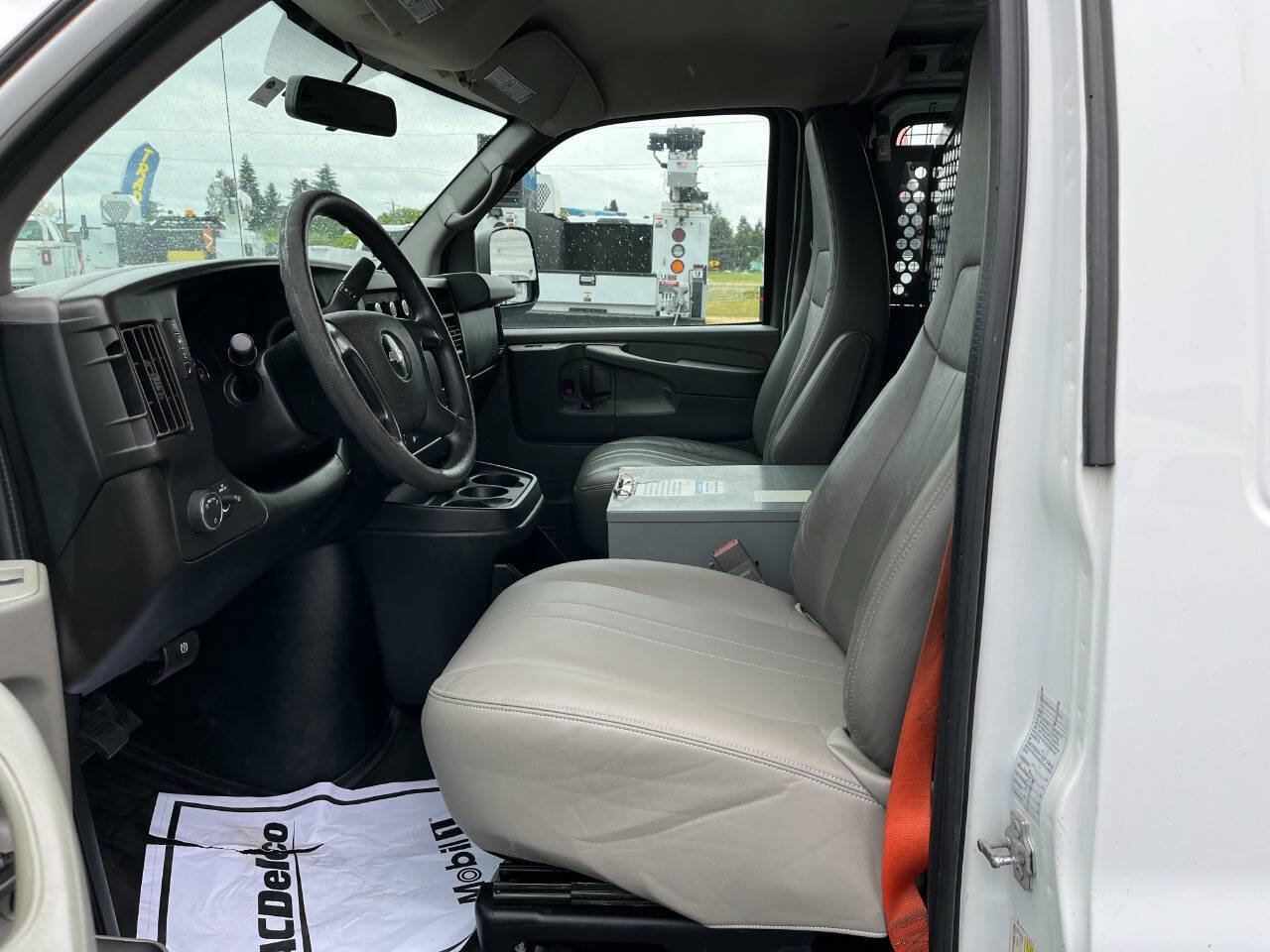 Used 2015 Chevrolet Express 2500 RWD image 10