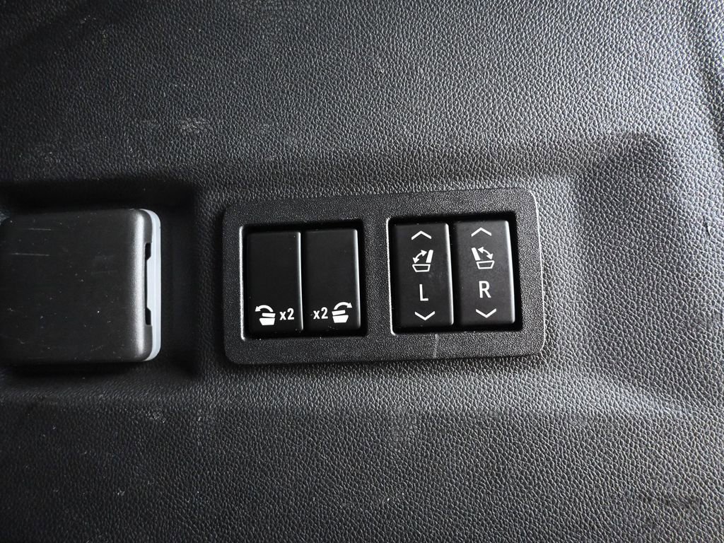 Used 2022 GMC Yukon AT4 w/ Max Trailering Package AWD/4WD image 42