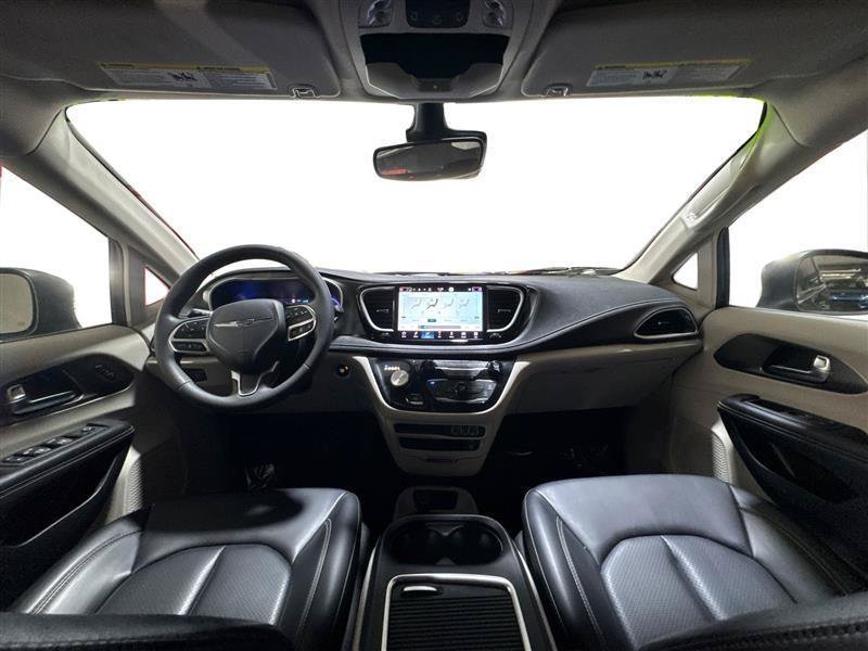 Used 2023 Chrysler Pacifica Touring-L w/ Uconnect Theater Family Group FWD image 14