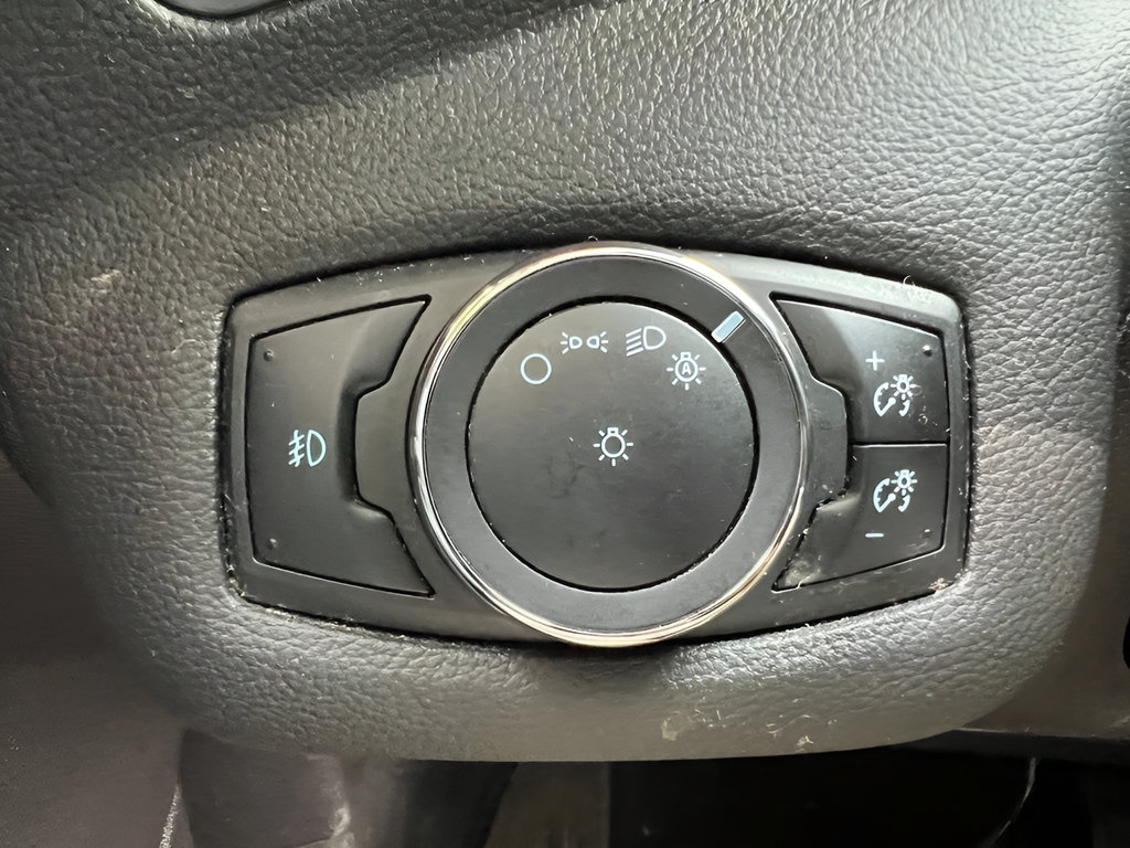 Used 2015 Ford Escape SE FWD image 21