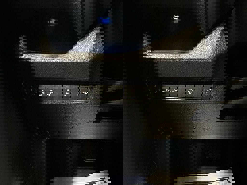 Used 2025 Toyota RAV4 XSE w/ Weather Package image 17