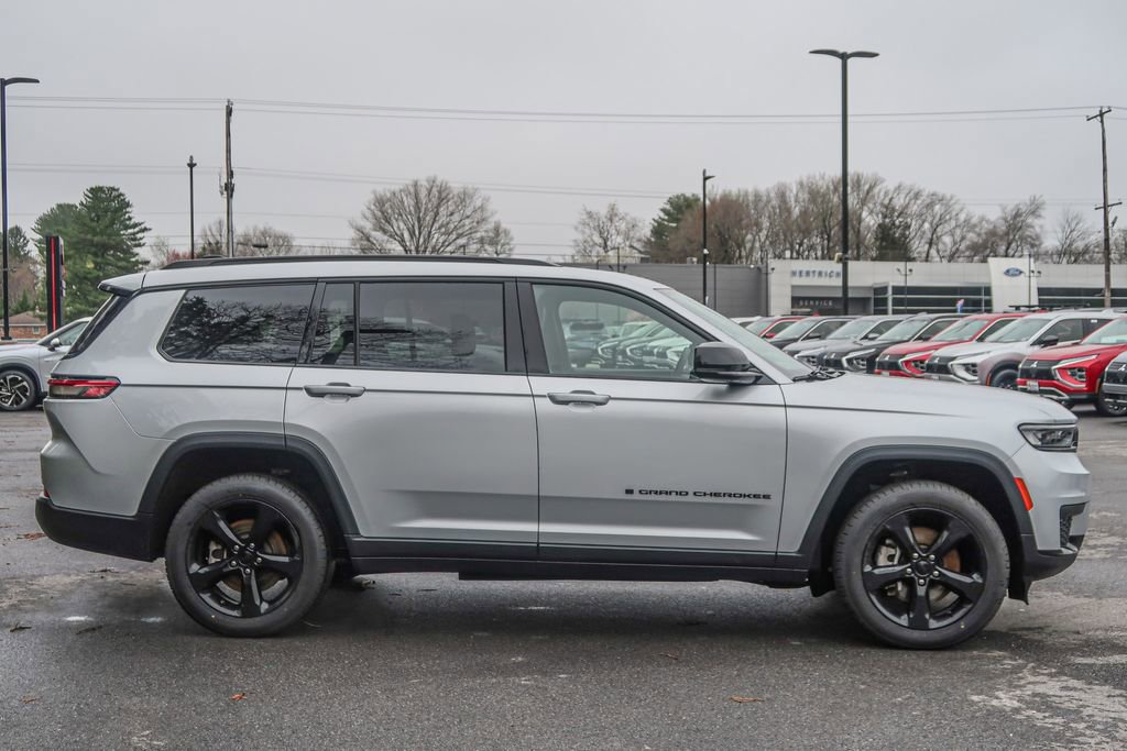 Used 2023 Jeep Grand Cherokee L Laredo RWD image 8