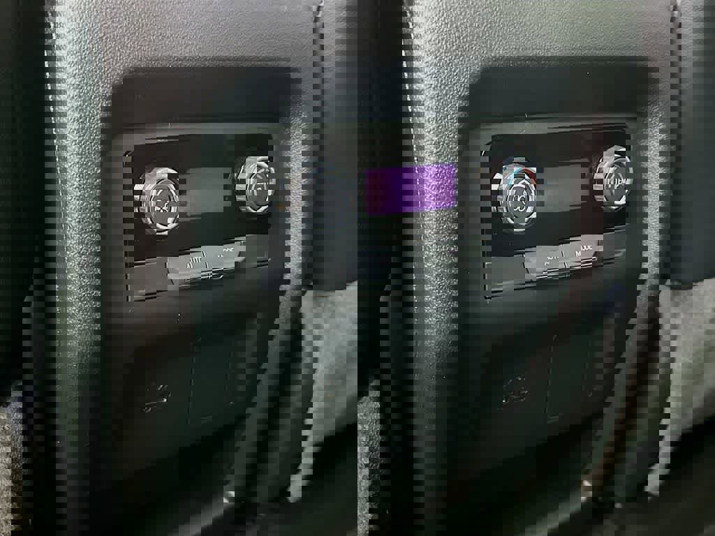 Used 2025 Chevrolet Traverse Z71 image 13