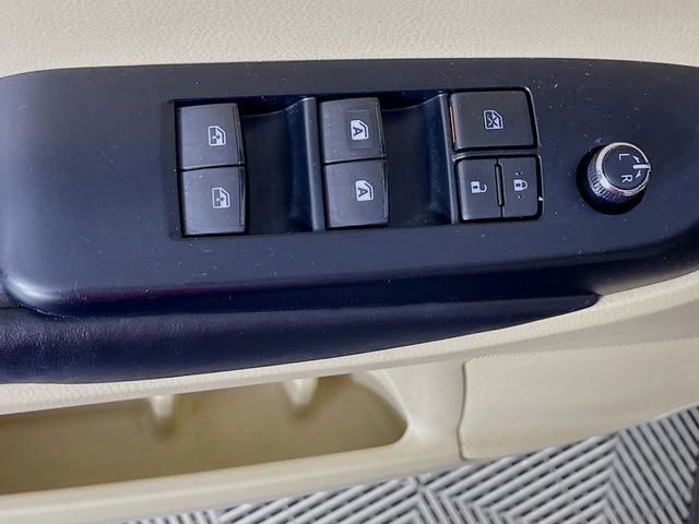 Used 2017 Toyota Highlander Plus AWD/4WD image 18