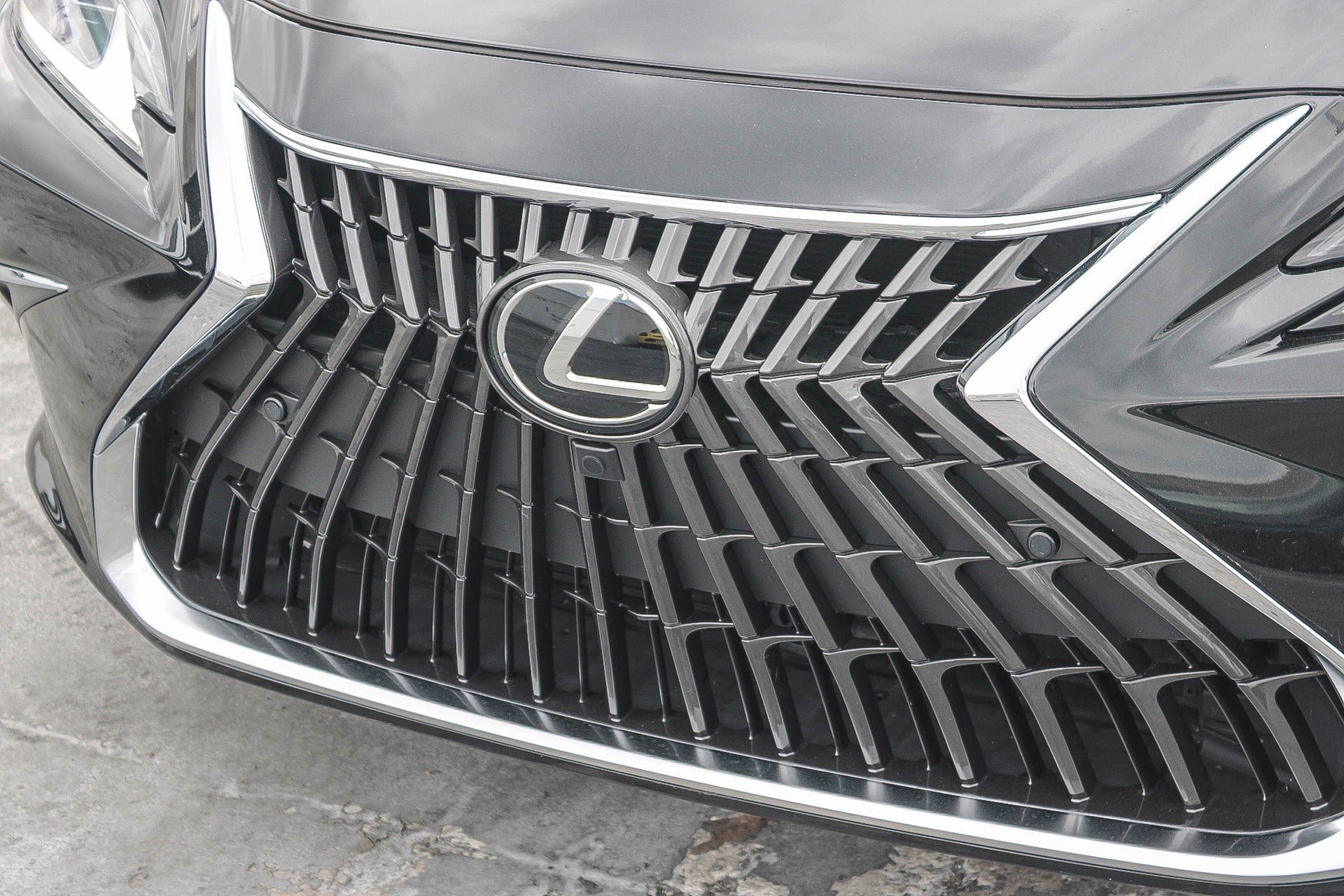 Used 2024 Lexus ES 300h w/ Premium Package FWD image 6