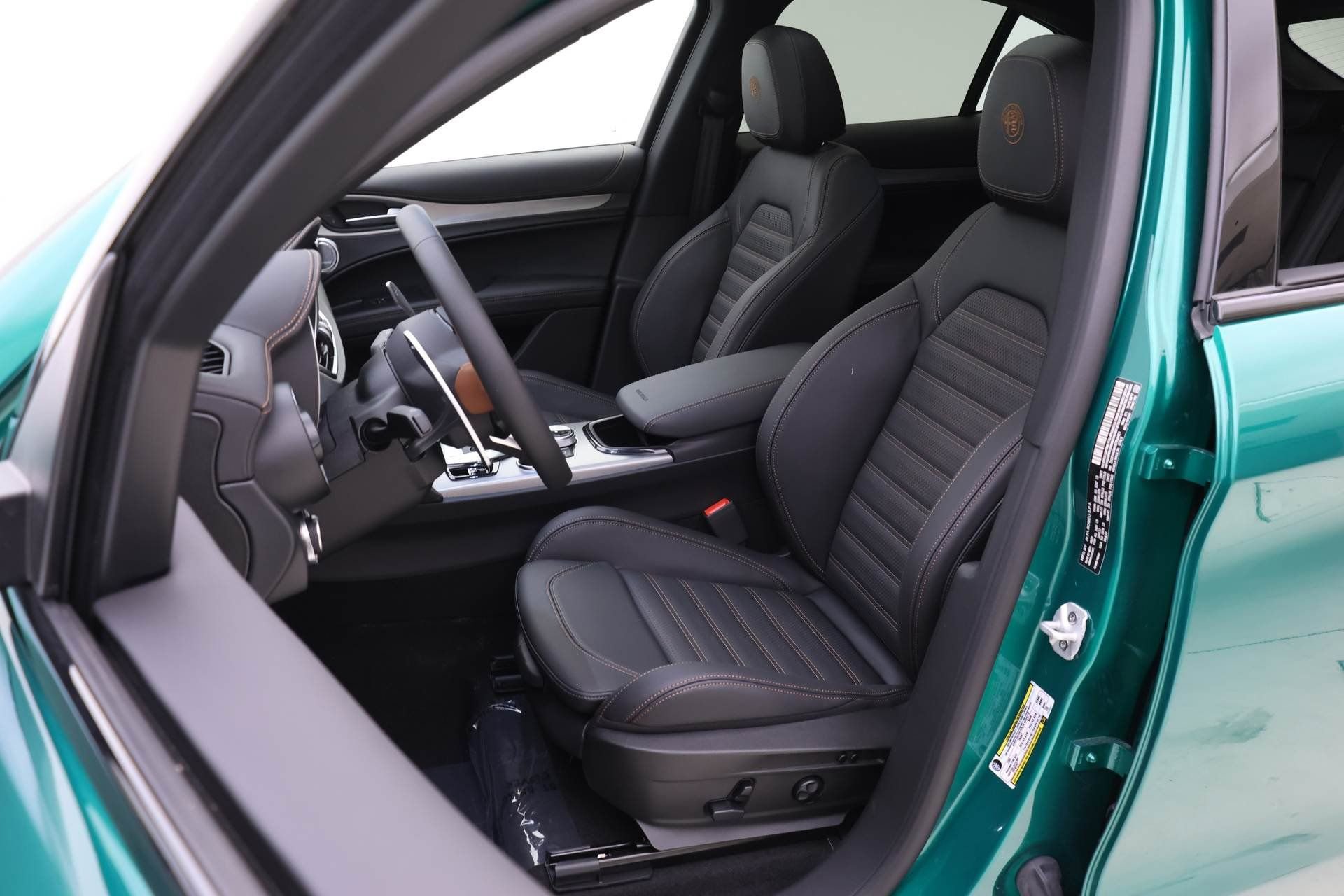 New 2025 Alfa Romeo Stelvio Sprint image 7