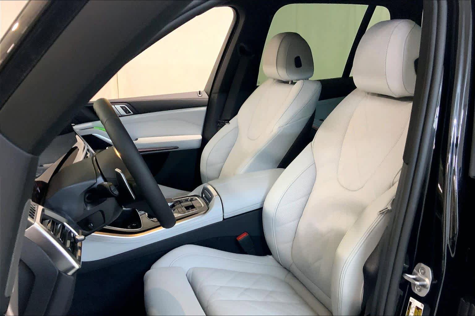 New 2026 BMW X5 xDrive50e w/ M Sport Package AWD/4WD image 9