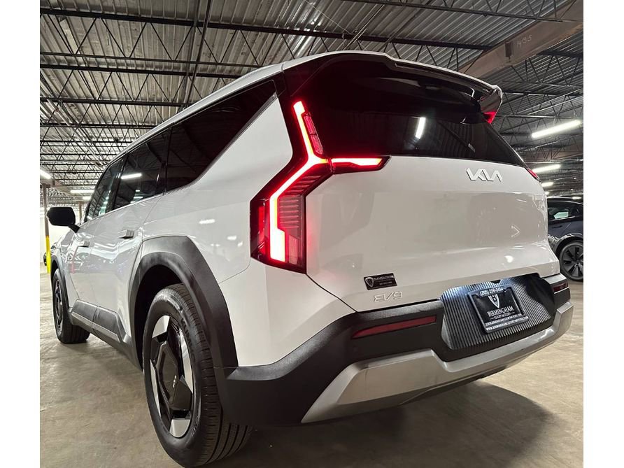 Used 2025 Kia EV9 Wind image 19