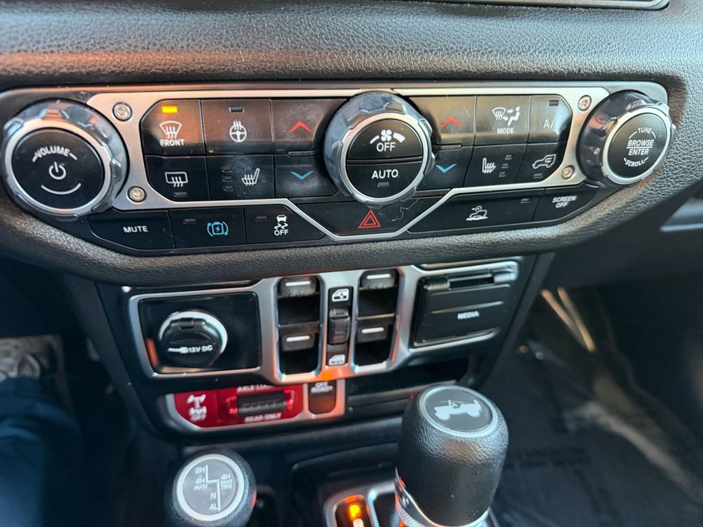 Used 2024 Jeep Wrangler Unlimited image 19