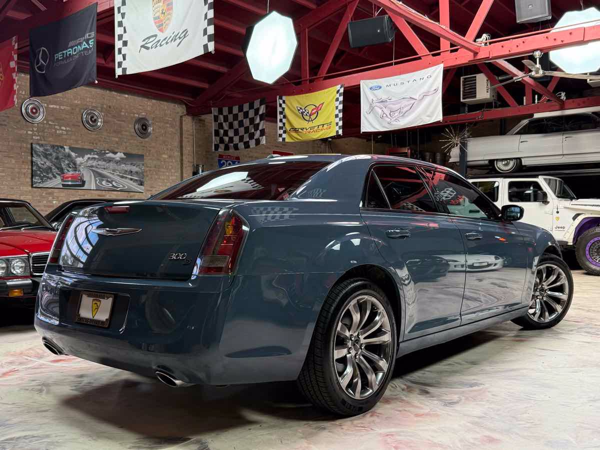 Used 2014 Chrysler 300 S w/ Luxury Group RWD image 4
