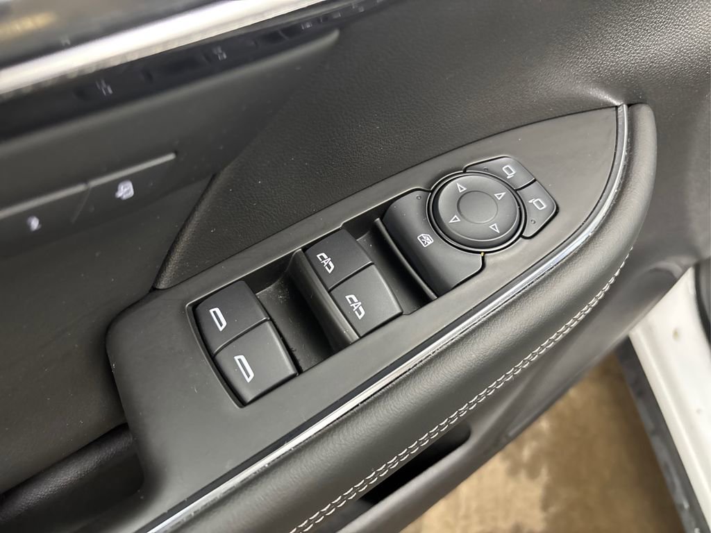 Used 2023 Buick Envision Essence image 34