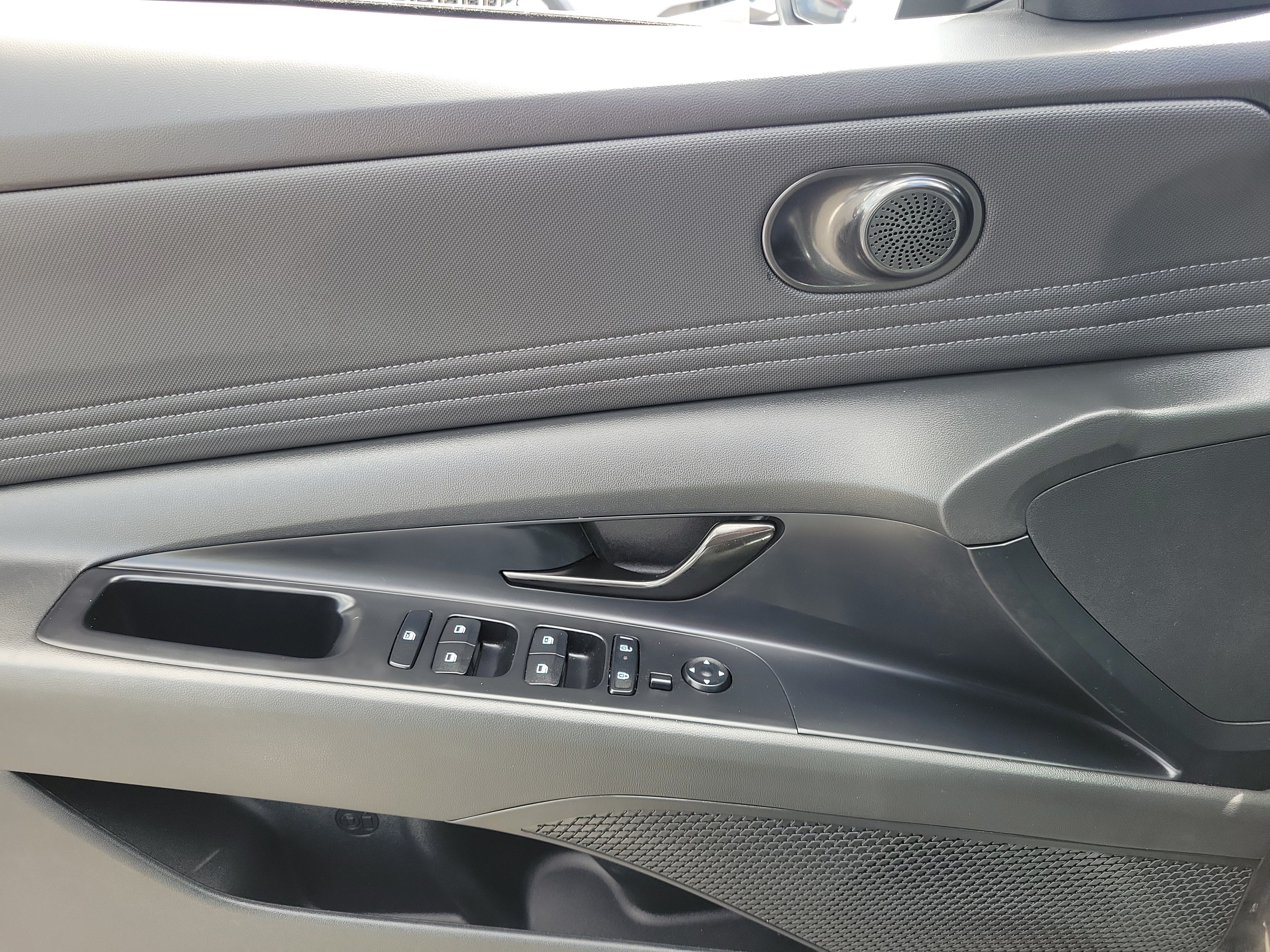 Used 2025 Hyundai Elantra Sport FWD image 17