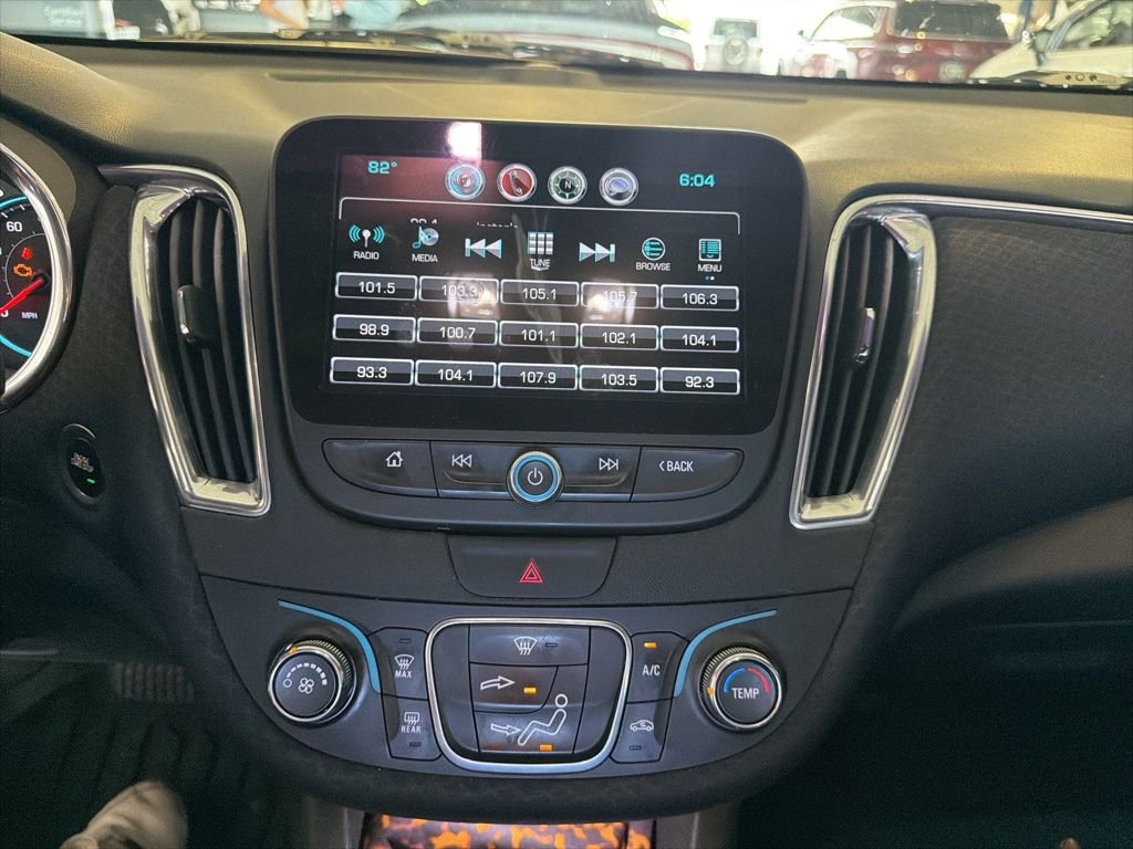 Used 2018 Chevrolet Malibu LT image 9