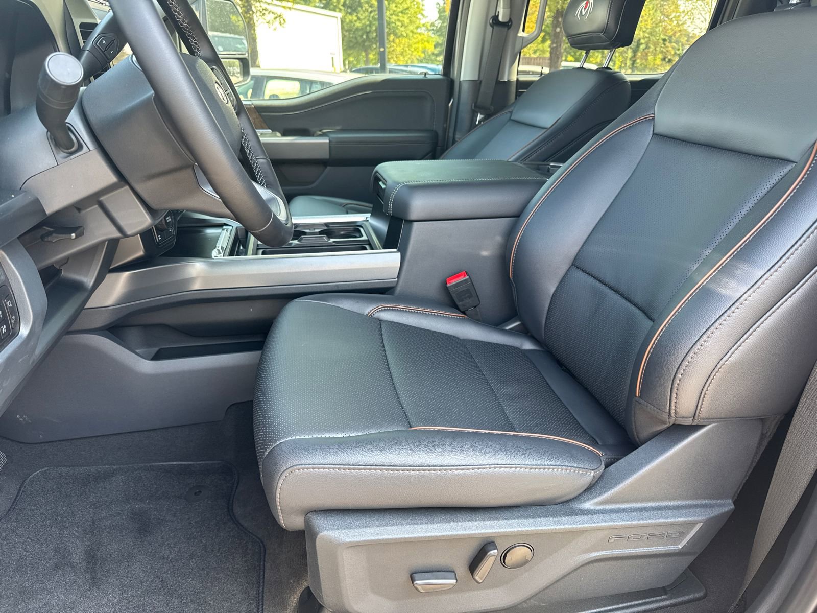 New 2025 Ford F250 Lariat w/ Lariat Ultimate Package image 9