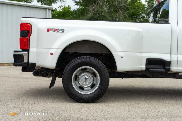 Used 2023 Ford F350 Lariat w/ Lariat Ultimate Package AWD/4WD image 5
