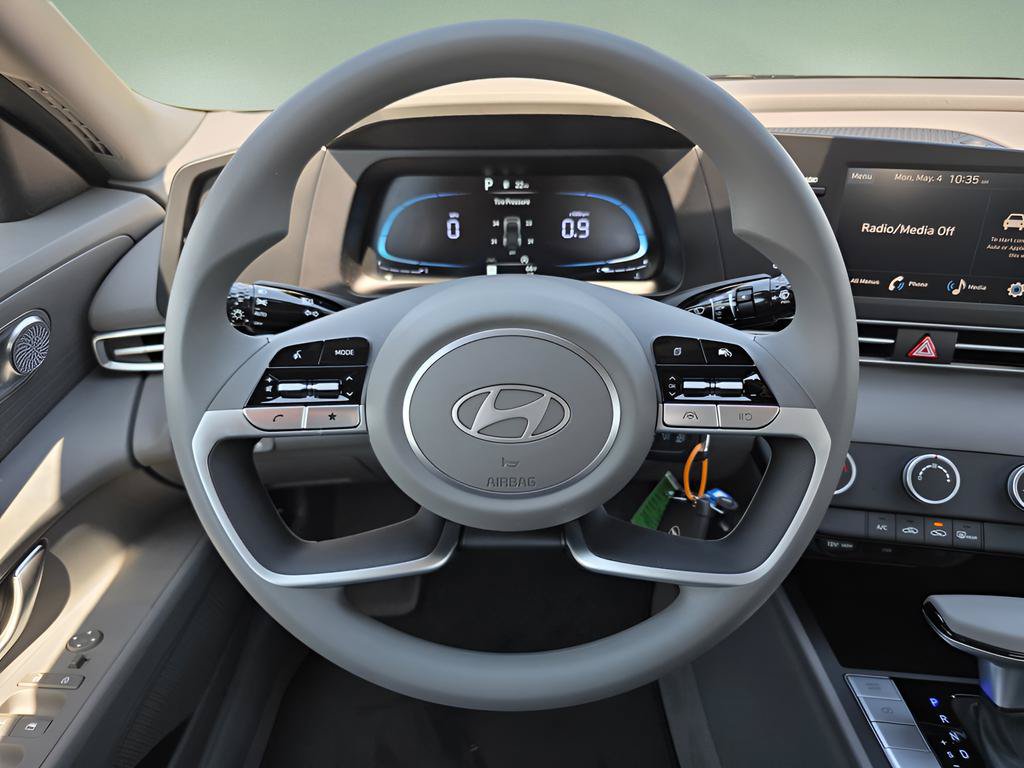 New 2026 Hyundai Elantra SE FWD image 16
